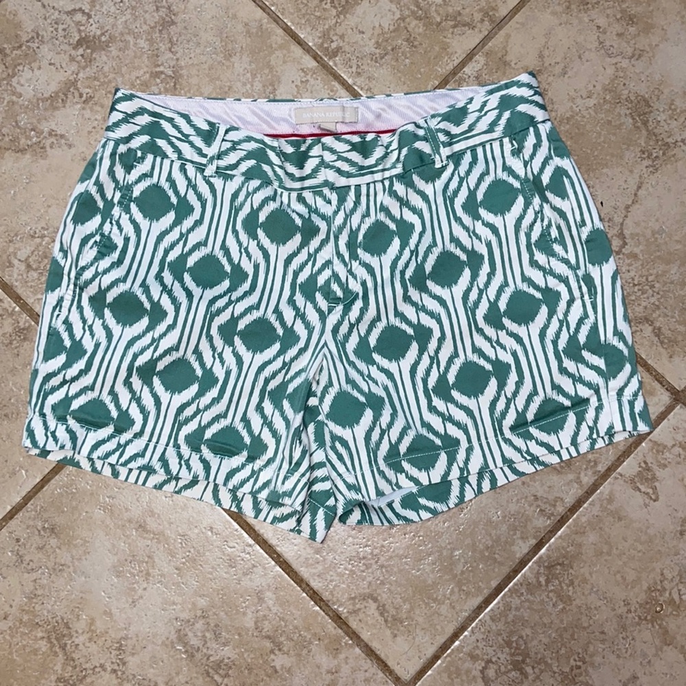 Banana Republic Shorts White/Green Swirl